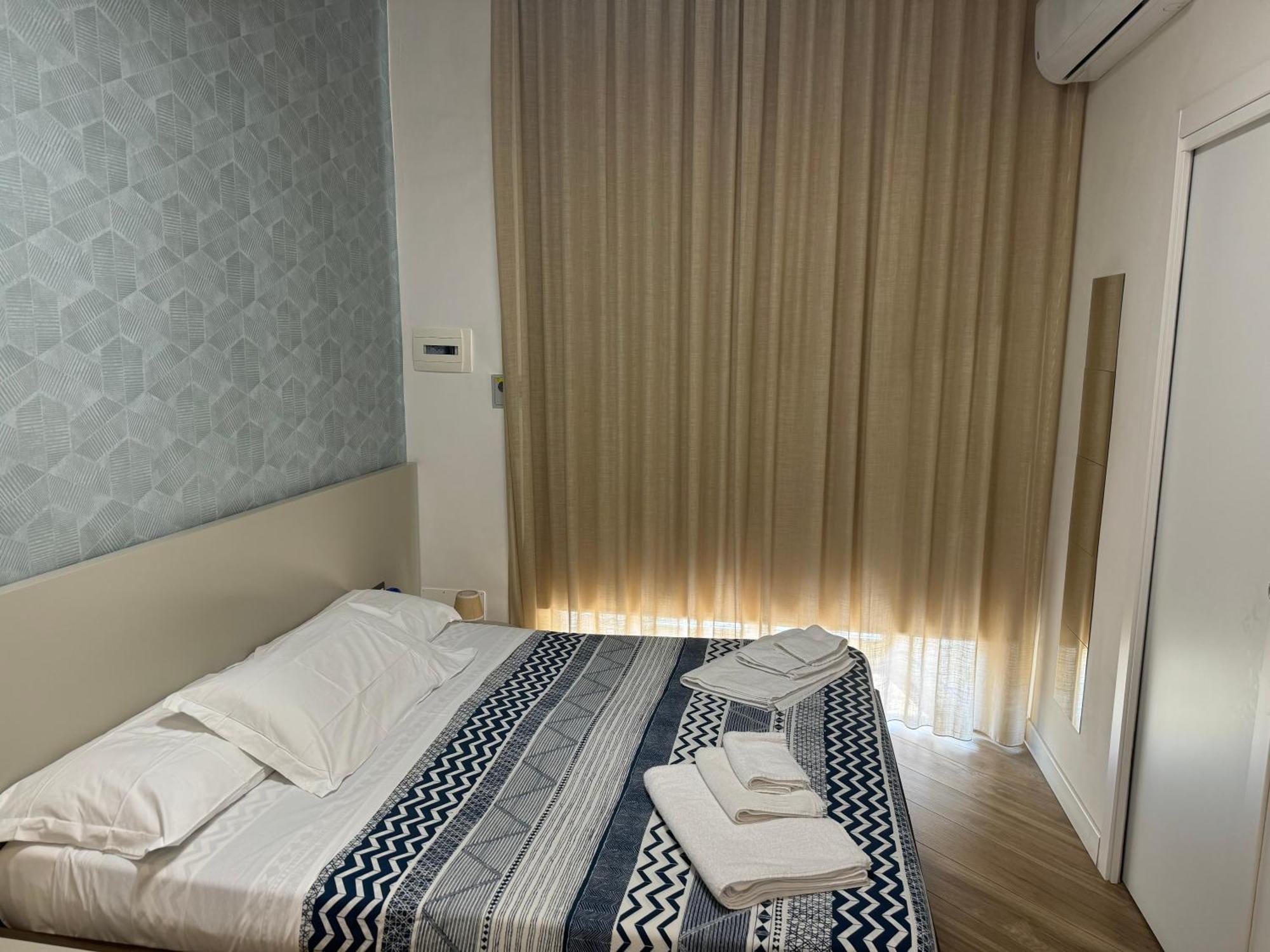 Rooms Garibaldi Nápoles Exterior foto